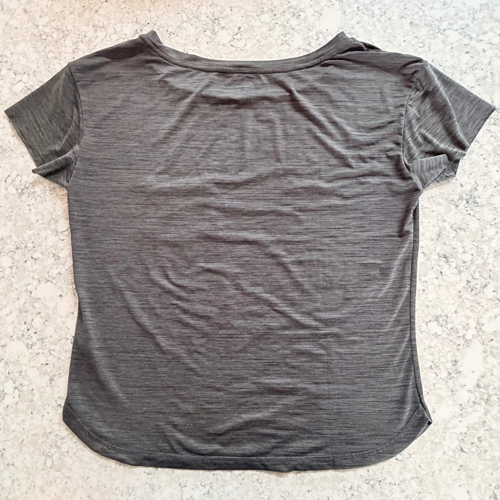 Vuori Lux Performance Tee Charcoal Heather Pocket Short Sleeve Size Small - Picture 7 of 7